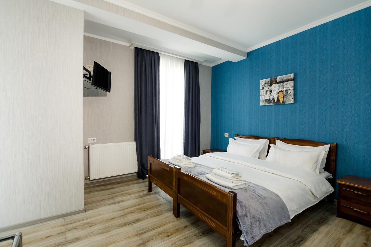Big Family Guest House Tbilisi Exterior photo
